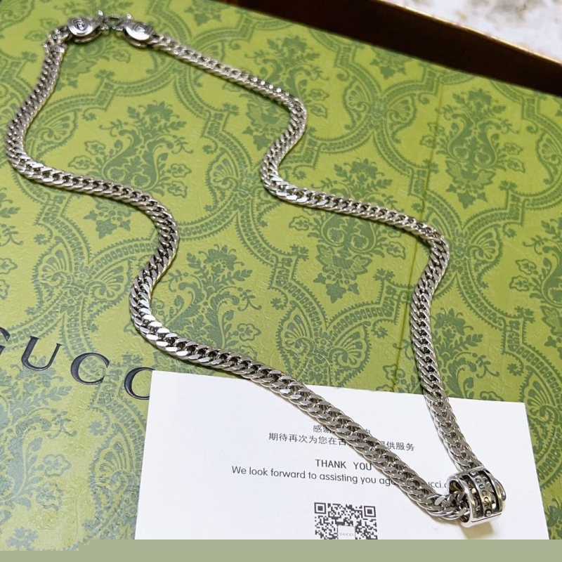 G*u*i necklaces